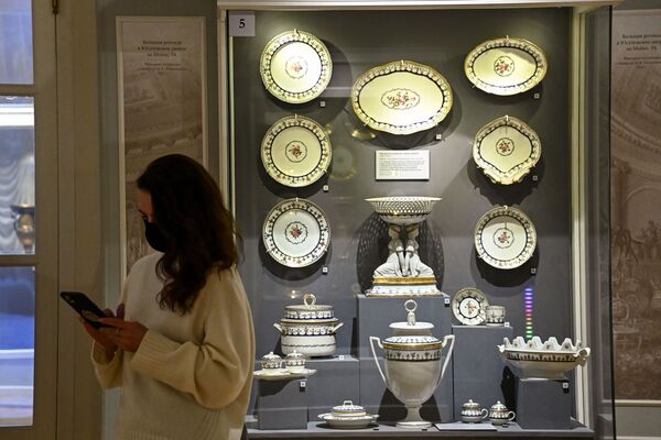 Два века историје: Елеганција и раскош руског кнежевског порцелана / фото / - Sputnik Србија