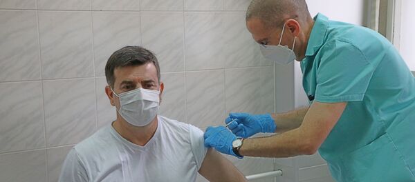 Државни секретар Министарства здравља Мирсад Ђерлек примио вакцину Спутњик ве - Sputnik Србија