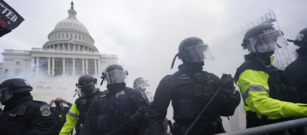 Protest u Vašingtonu ispred zgrade Kongresa - Sputnik Srbija