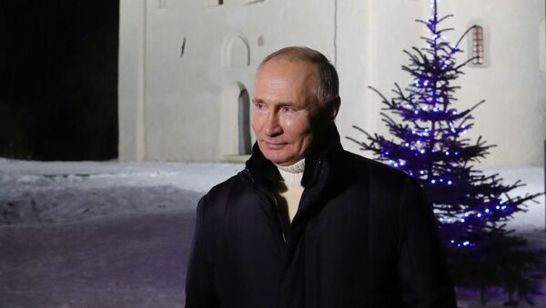 Председник Русије Владимир Путин након божићне службе у цркви Светог Николе на Липну - Sputnik Србија