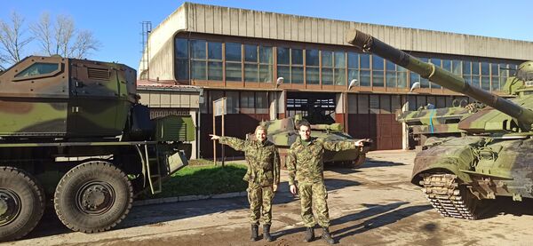 Како повезати ПАСАРС са Жирафом: Најмлађи инжењери Војске Србије на важном задатку Како повезати ПАСАРС са Жирафом: Најмлађи инжењери Војске Србије на важном задатку - Sputnik Србија