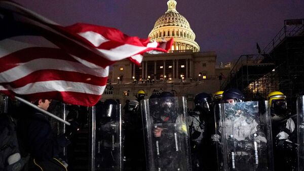 Policija ispred Kongresa u Vašingtonu - Sputnik Srbija