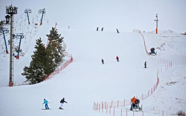 Skijalište „Hvalinjski“ u Saratovskoj oblasti. Ski-kompleks ima ukupno četiri staze različite težine za skijanje i snoubord.  - Sputnik Srbija