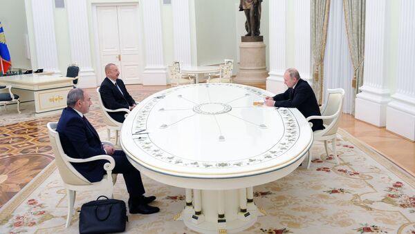 Председник Русије Владимир Путин на састанку у Кремљу са лидерима Азербејџана и Јерменије, Илхамом Алијевом и Николом Пашињаном - Sputnik Србија