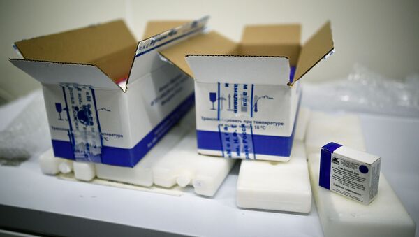 Кутије са ампулама вакцина против ковида Спутњик Ве - Sputnik Србија