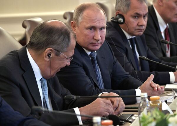 Ljubinka Milinčić: Nesalomljiva trijada Rusije — Putin, Lavrov, Šojgu /video/ Ljubinka Milinčić: Nesalomljiva trijada Rusije — Putin, Lavrov, Šojgu /video/ - Sputnik Srbija