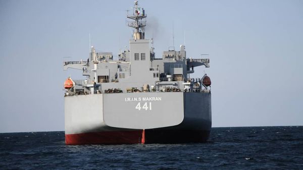 Ирански војни брод Макран Ирански војни брод Макран - Sputnik Србија
