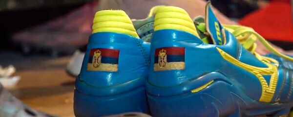 Копачке са заставом Србије - Sputnik Србија