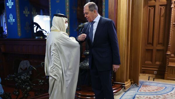 Sergej Lavrov sa saudijskim kolegom Fejsalom ben Farhanom el Saudom - Sputnik Srbija