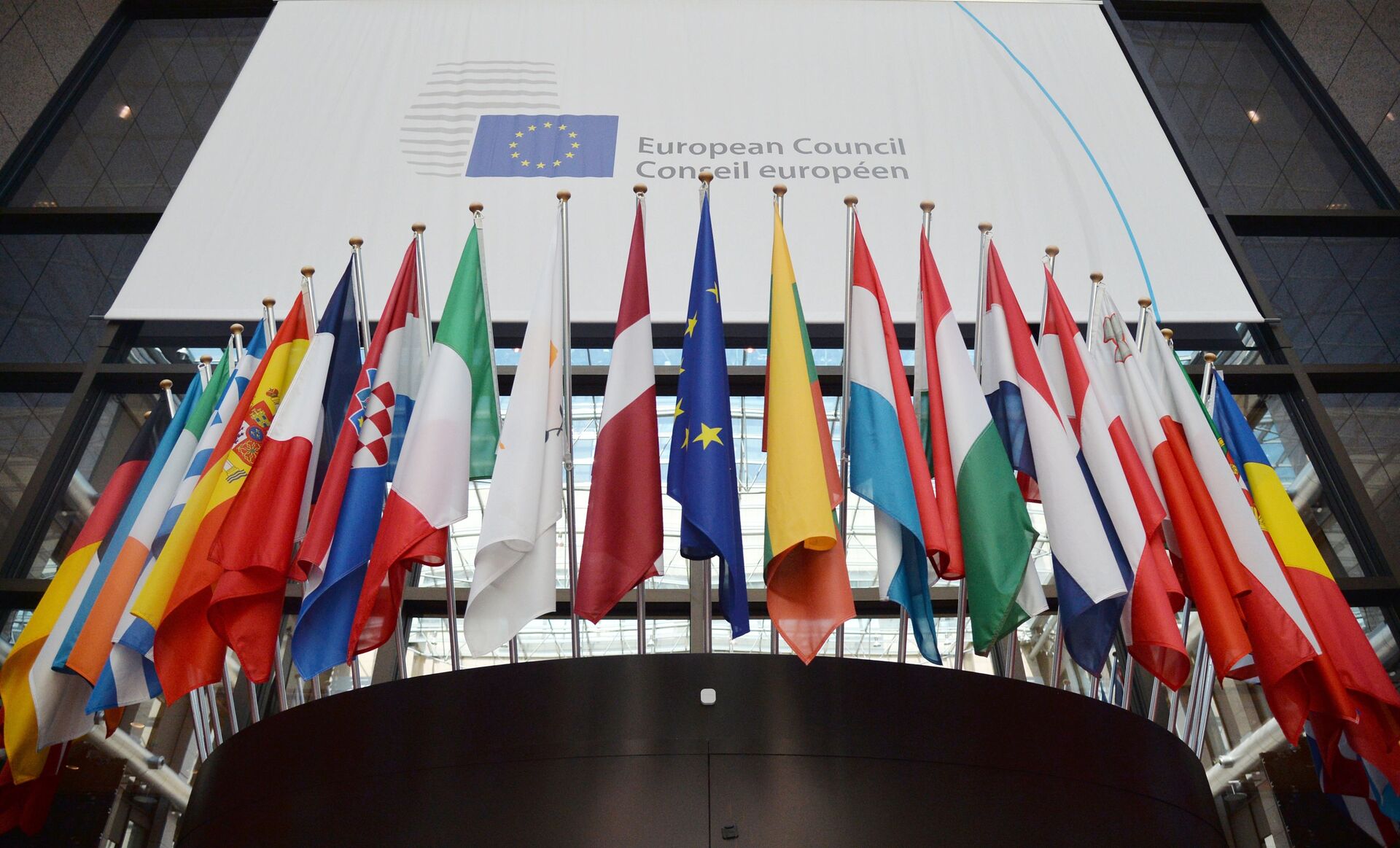 Заставе европских држава испред зграде Савета Европе у Бриселу - Sputnik Србија, 1920, 13.07.2021