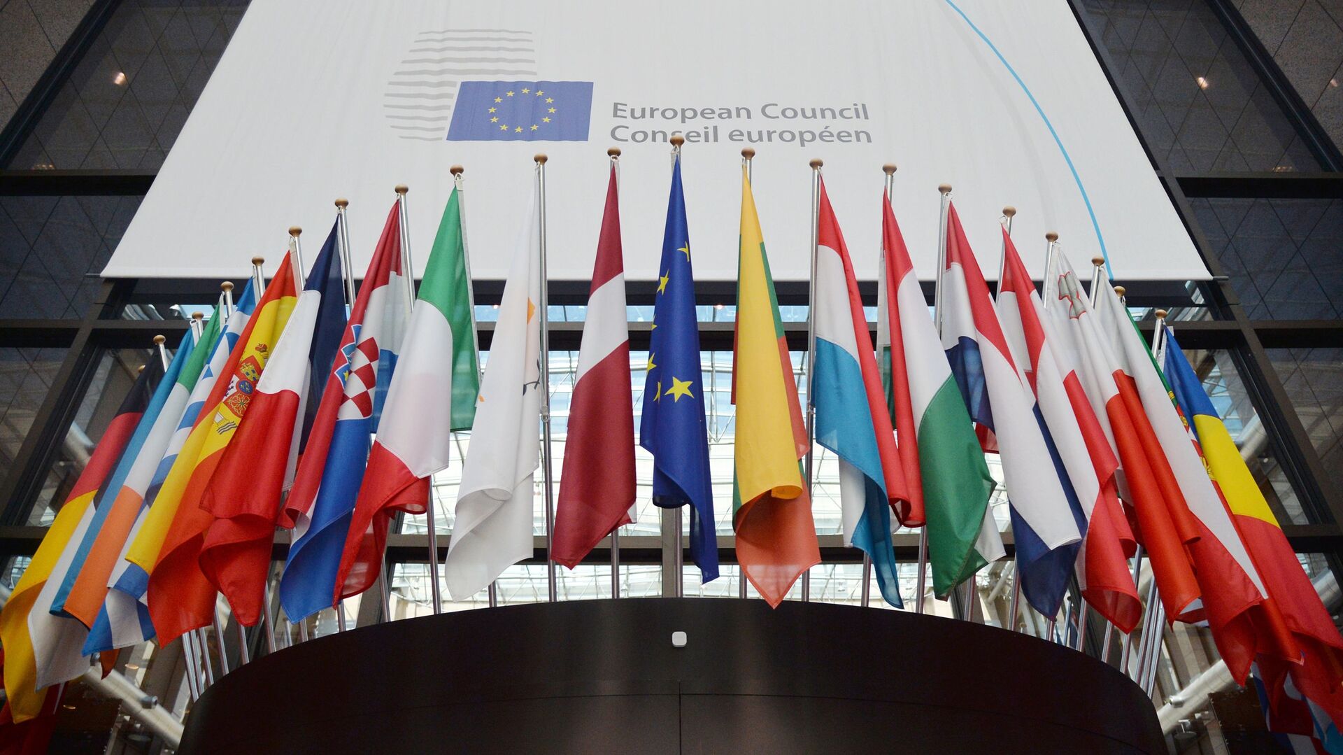 Zastave evropskih država ispred zgrade Saveta Evrope u Briselu - Sputnik Srbija, 1920, 01.03.2021
