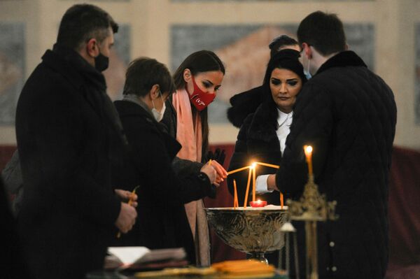 Супруга Оливера Ивановића на помену у Храму Светог Саве: Верујем у правду и истину /видео, фото/ Супруга Оливера Ивановића на помену у Храму Светог Саве: Верујем у правду и истину /видео, фото/ - Sputnik Србија