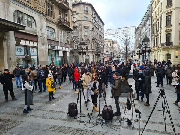 Протест испред САНУ: Да ли је Академија наука српска, ако Косово није Протест испред САНУ: Да ли је Академија наука српска, ако Косово није - Sputnik Србија