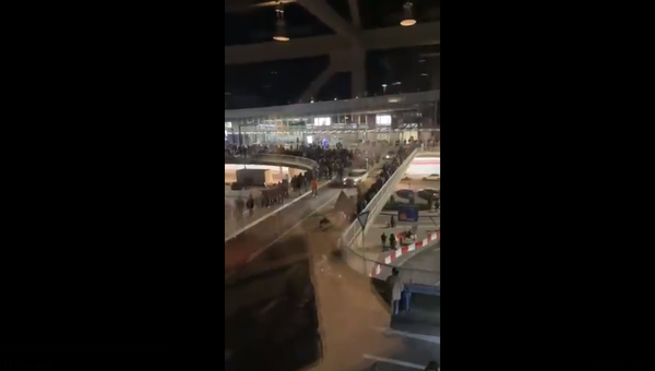 Evakuacija putnika na aerodromu u Frankfurtu - Sputnik Srbija