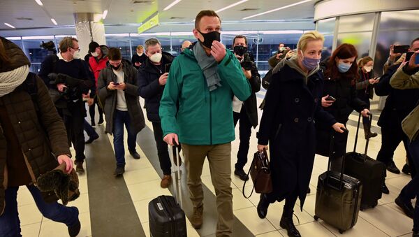 Ruski opozicionar Aleksej Navaljni na aerodromu Šeremetjevo u Moskvi - Sputnik Srbija