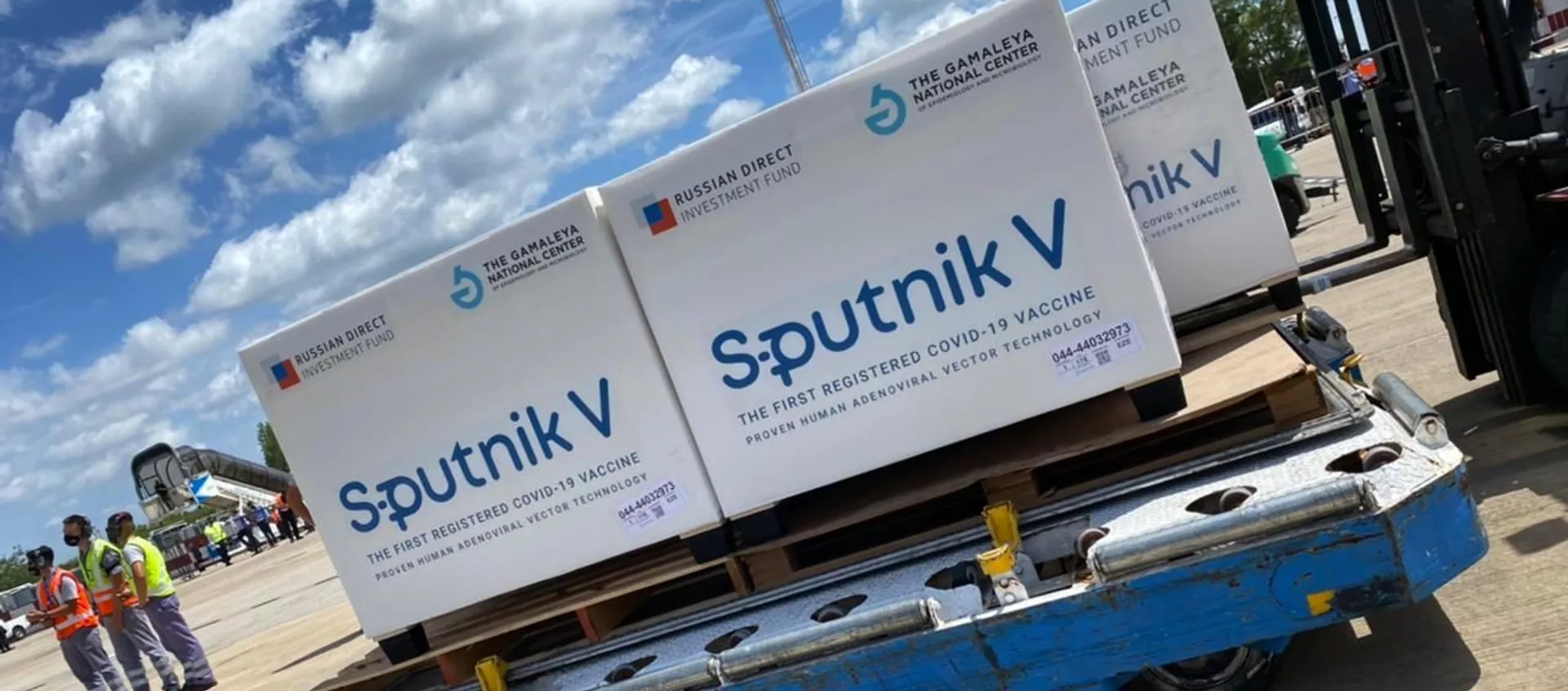 Пошиљка руске вакцине против ковида Спутњик Ве - Sputnik Србија, 1920, 02.02.2021