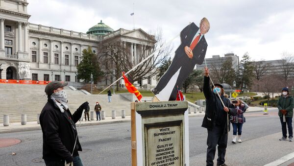 Protesti protiv američkog predsednika Donalda Trampa u Pensilvaniji - Sputnik Srbija