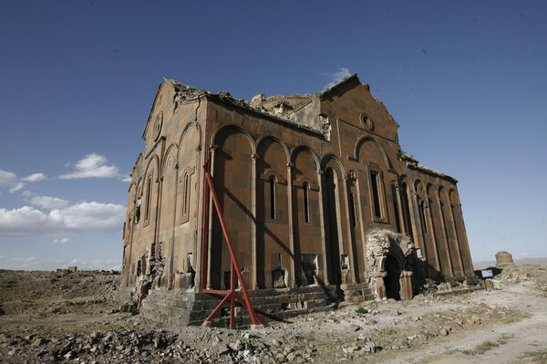 Kakve tajne čuva drevni jermenski grad duhova sa hiljadu crkava /foto, video/ Kakve tajne čuva drevni jermenski grad duhova sa hiljadu crkava /foto, video/ - Sputnik Srbija