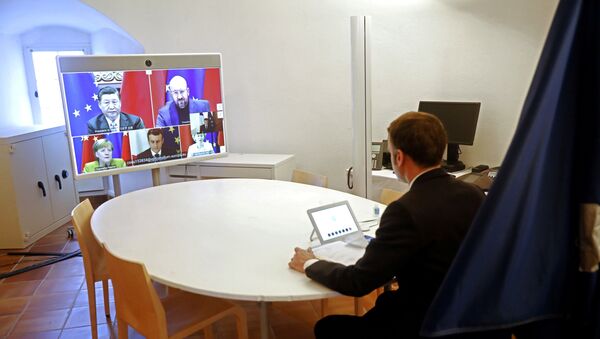 Francuski predsednik Emanuel Makron prisustvuje video-konferenciji EU-Kina - Sputnik Srbija