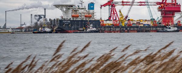 Брод за полагање гасоводних цеви Фортуна у немачкој луци Висмар Брод за полагање гасоводних цеви Фортуна у немачкој луци Висмар - Sputnik Србија