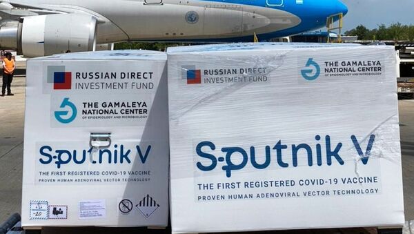 Avion sa drugom dozom ruske vakcine Sputnjik Ve sleteo na argentinski aerodrom u Buenos Ajresu - Sputnik Srbija