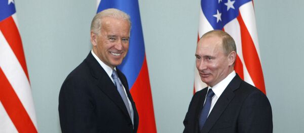 Архивска фотографија од 10.3.2011. Тадашњи потпредседник САД Џо Бајден и тадашњи премијер Русије Владимир Путин на састанку у Москви Архивска фотографија од 10.3.2011. Тадашњи потпредседник САД Џо Бајден и тадашњи премијер Русије Владимир Путин на састанку у Москви - Sputnik Србија