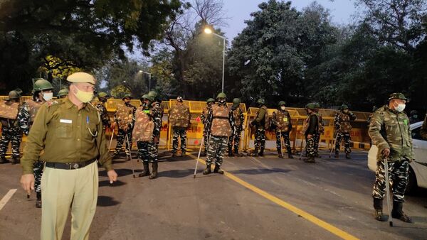 Снаге безбедности стижу на место експлозије у близини израелске амбасаде у Делхију у Индији, 29. јануара 2021 - Sputnik Србија