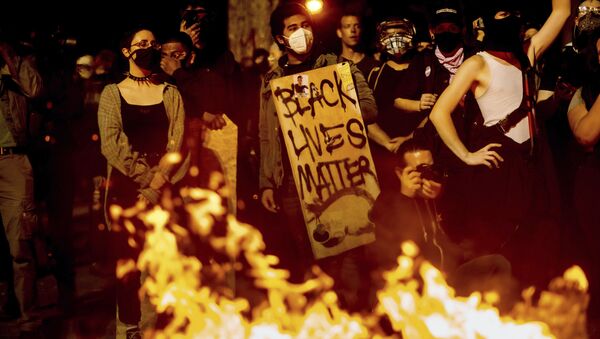 Протест покрета Црни животи су важни БЛМ у Портланду, Орегон. - Sputnik Србија