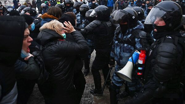 Полиција на протестима у Москви - Sputnik Србија