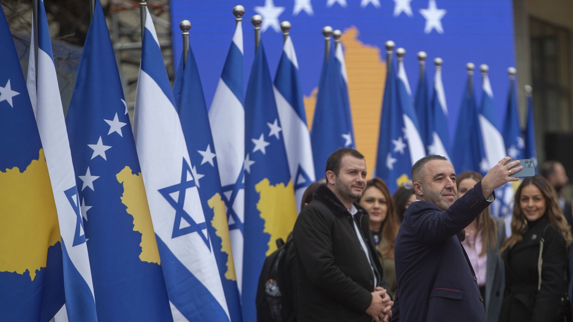 Израелске заставе у Приштини поводом успостављања дипломатских односа са такозваним Косовом - Sputnik Србија, 1920, 05.07.2021
