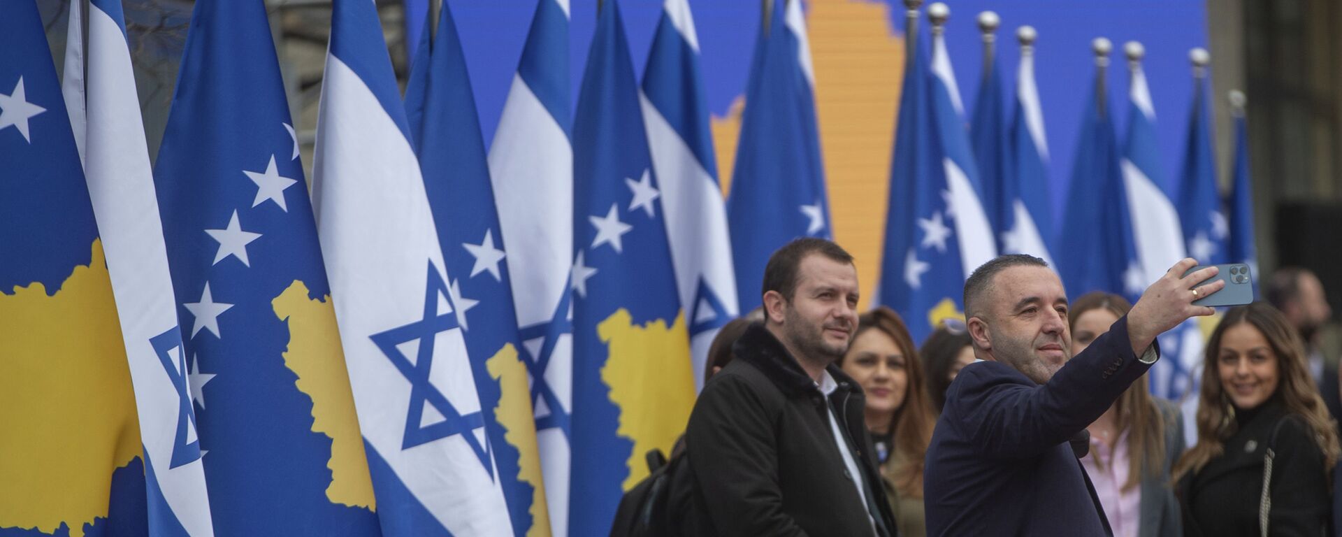 Izraelske zastave u Prištini povodom uspostavljanja diplomatskih odnosa sa takozvanim Kosovom - Sputnik Srbija, 1920, 14.03.2021