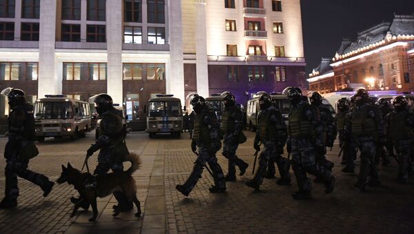 Припадници полиције током неодобрених протеста подршке руском блогеру Алексеју Наваљном у Москви   - Sputnik Србија