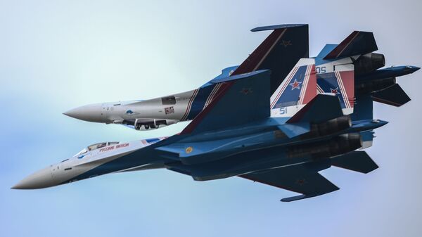 Ловци Су-35С акробатске пилотске групе Руски витезови - Sputnik Србија