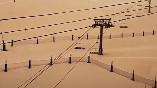 Narandžasti sneg u Pirinejima zbog peska iz Sahare - Sputnik Srbija