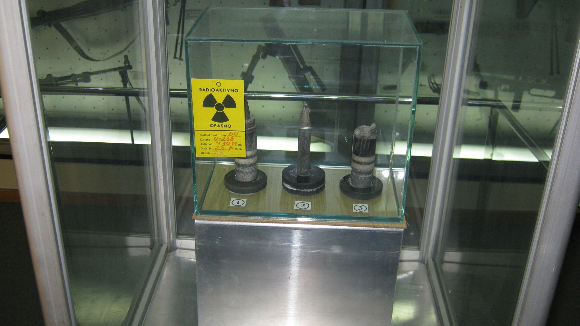 Остаци бомби са осиромашеним уранијумом које су кориштене током НАТО агресије на СРЈ 1999. године - Sputnik Србија, 1920, 09.06.2021