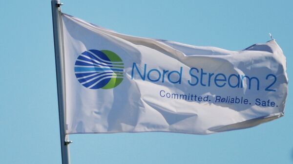  Zastava sa logom kompanije Nord strim 2 koja vodi izgradnju gasovoda Severni tok 2 u Nemačkoj - Sputnik Srbija