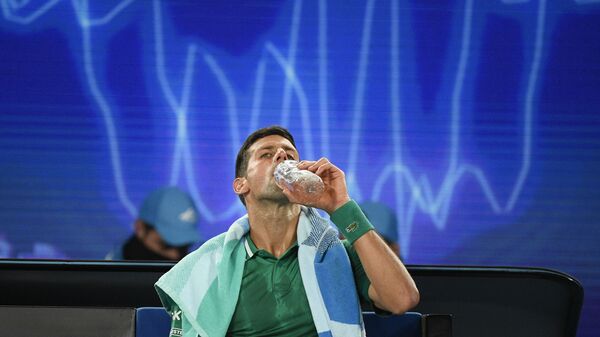 Novak Đoković tokom meča sa Sašom Zverevim, Australijan open 2021. - Sputnik Srbija