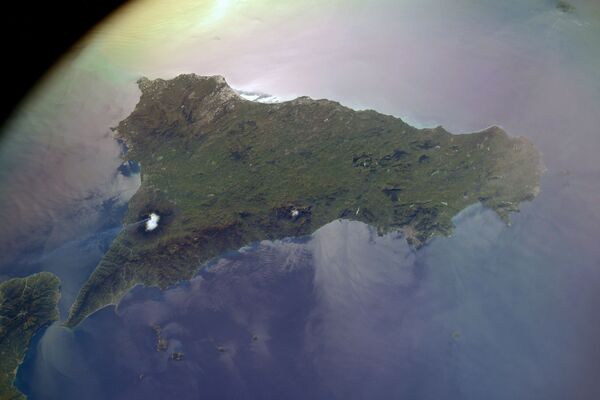 Поглед из свемира на вулкан Етна на Сицилији. Снимак руског космонаута Сергеја Куд-Сверчкова - Sputnik Србија