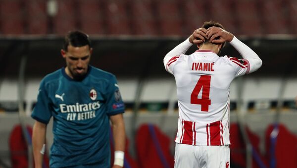 Mirko Ivanić razočaran propuštenom šansom na meču između njegove Crvene zvezde i Milana u Beogradu - Sputnik Srbija