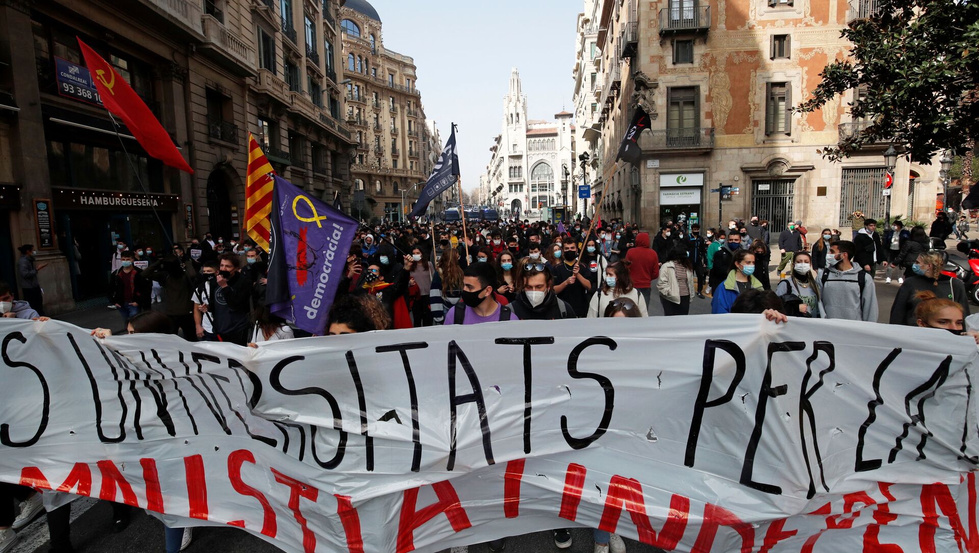Протести у Барселони у знак подршке ухапшеном реперу - Sputnik Србија, 1920, 27.02.2021