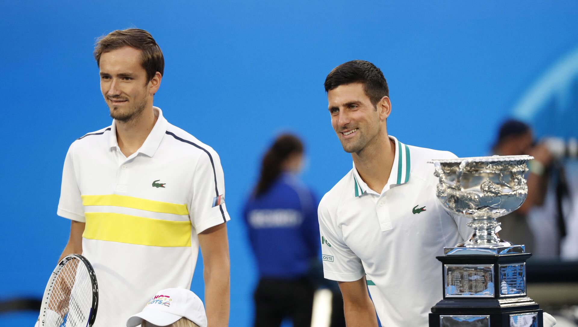 Danil Medvedev (levo) i Novak Đoković pred početak finala Australijan opena 2021. - Sputnik Srbija, 1920, 21.02.2021