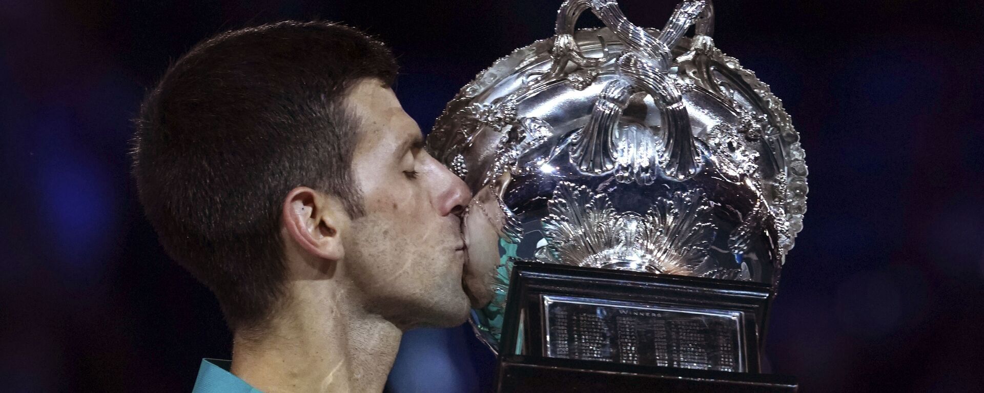 Novak Đoković sa trofejom Australijan opena 2021. - Sputnik Srbija, 1920, 24.02.2021