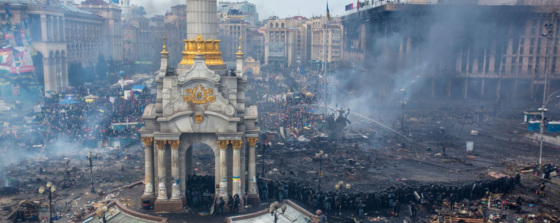 Demonstracije na Trgu nezavisnosti u Kijevu, februar 2014. godine - Sputnik Srbija, 1920, 08.03.2021