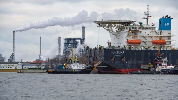 Brod za postavljanje gasovodnih cevi Fortuna u luci Vismar - Sputnik Srbija