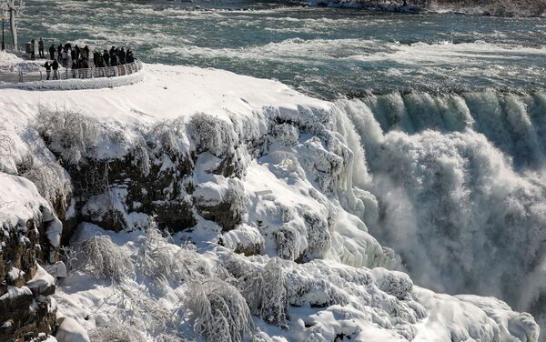 Zamrznuti slapovi na Nijagarinim vodopadima - Sputnik Srbija