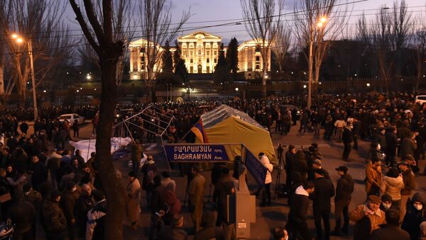 Присталице јерменске опозиције подижу шаторе на протесту у центру Јеревана - Sputnik Србија
