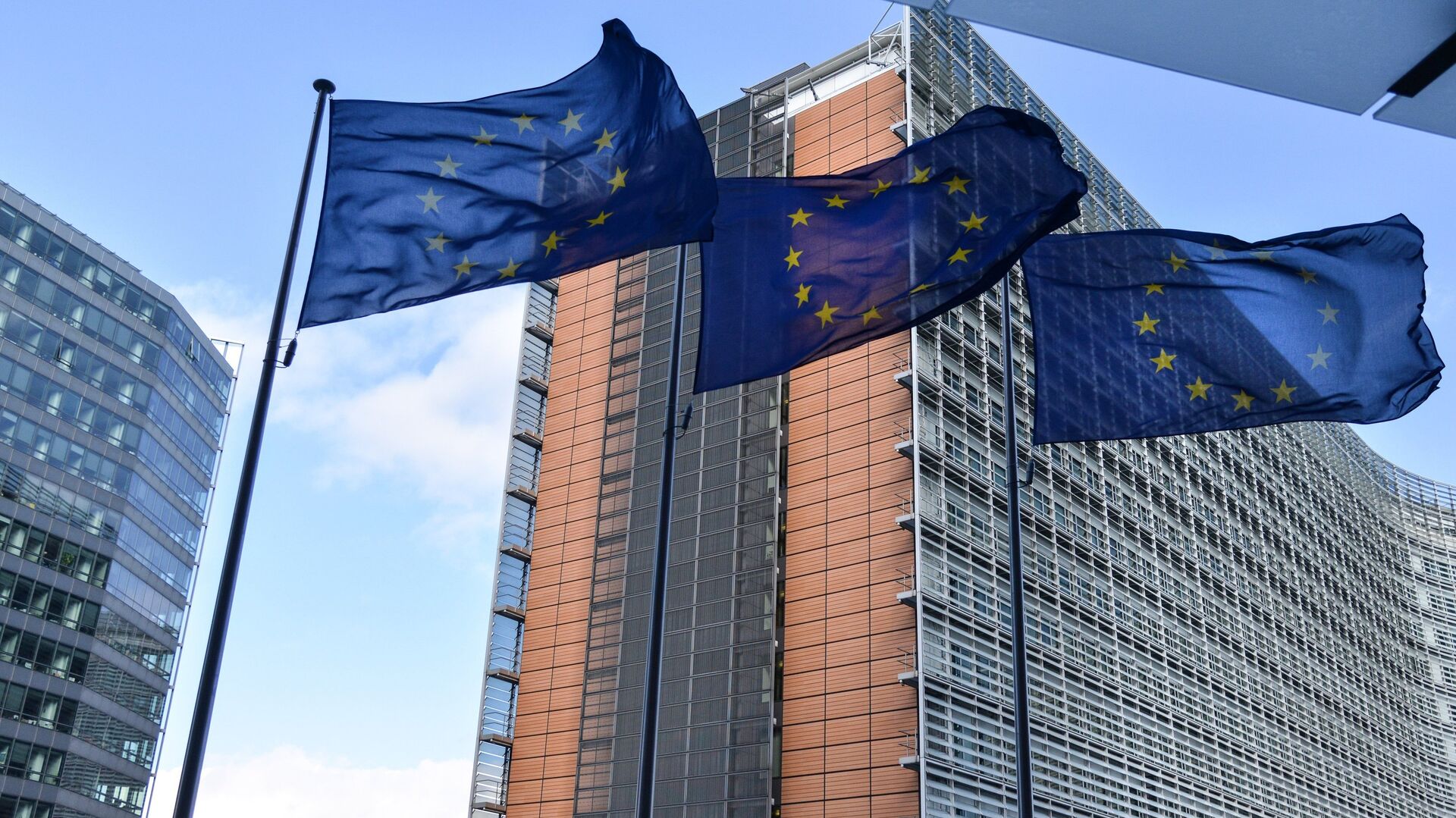 Заставе Европске уније испред зграде Европског савета у Бриселу - Sputnik Србија, 1920, 25.02.2021