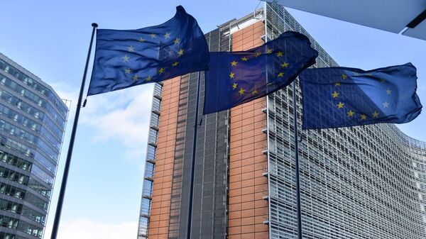 Zastave Evropske unije ispred zgrade Evropskog saveta u Briselu - Sputnik Srbija