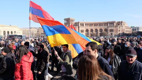 Јерменија: Председник разговарао с начелником Генералштаба чију оставку тражи премијер  - Sputnik Србија