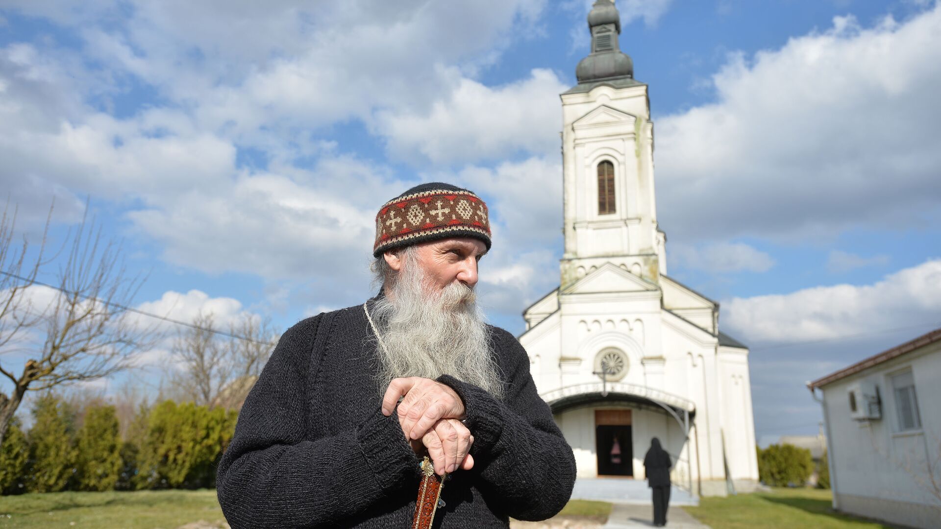 Episkop pakračko - slavonski Jovan Ćulibrk ispred manastira u Jasenovcu. - Sputnik Srbija, 1920, 28.02.2021